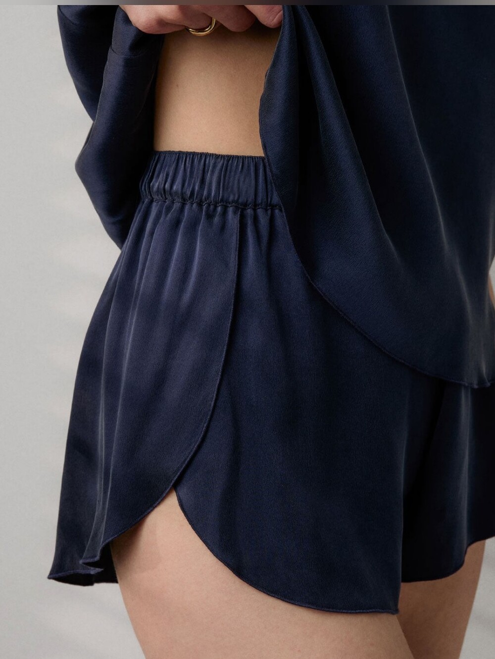 Lunya Washable 100% Silk Tap Shorts Navy Blue Tulip Hem Loungewear